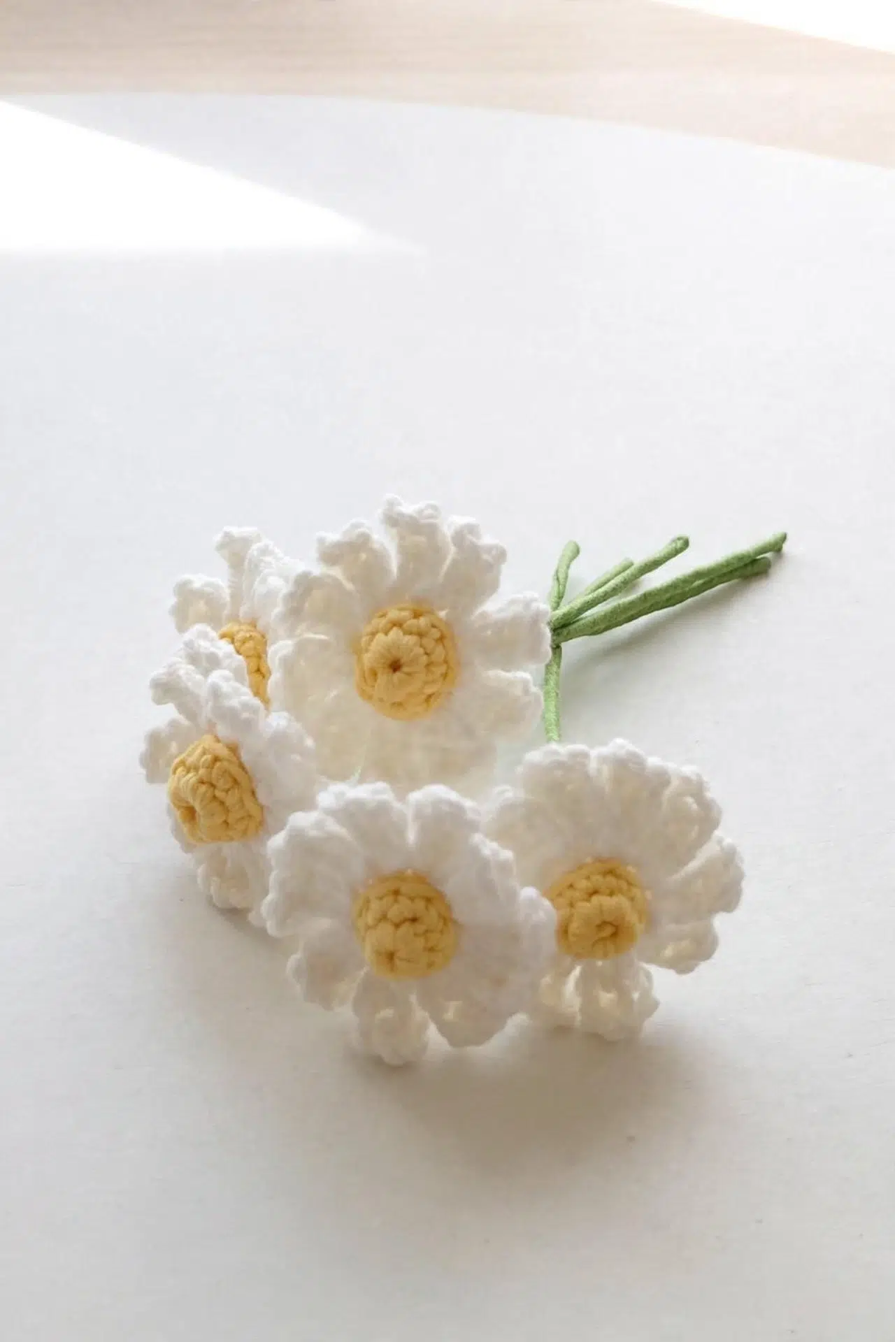 Wire-Stem Crochet Daisy finished flower with textured petals and flexible stem